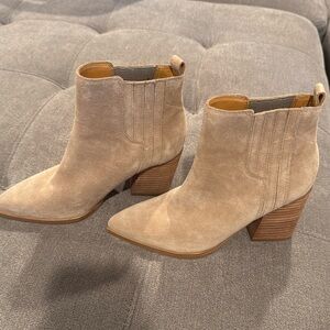 Size 6 tan heeled boots